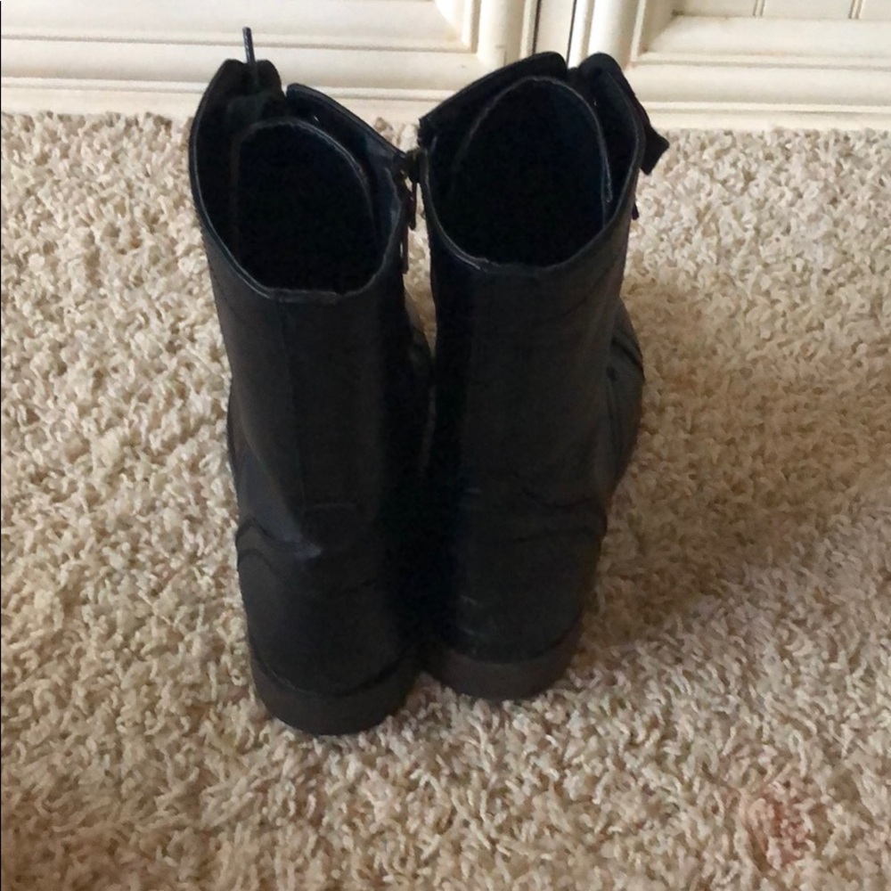 Boots - Picture 4 of 4